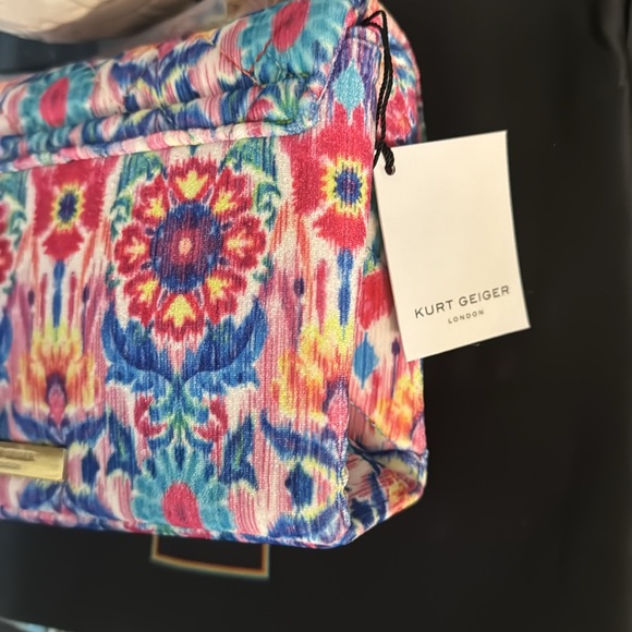 Kurt Geiger London Medium Kensington Shoulder Bag
Kurt Geiger London - Picture 6 of 17